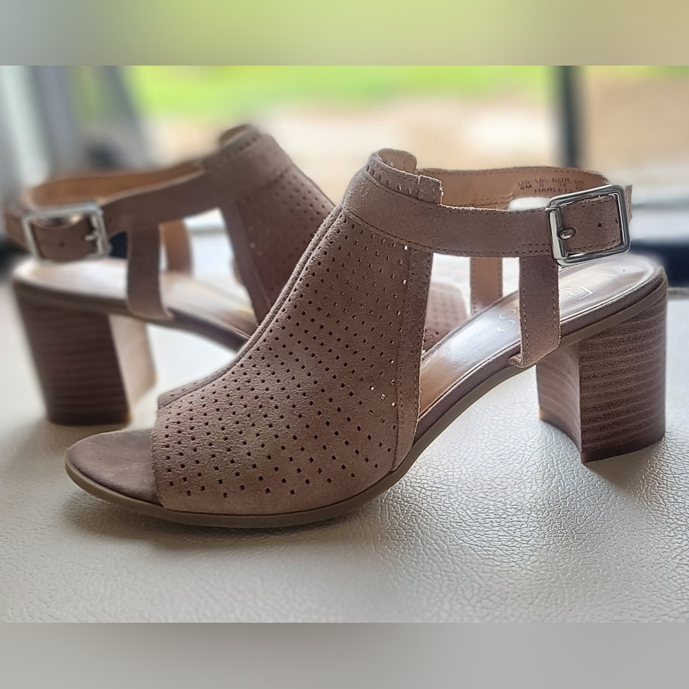 Franco Sarto Harlet 2 Suede Perforated Block Peep Toe Sandals Wms 8M - Picture 8 of 11